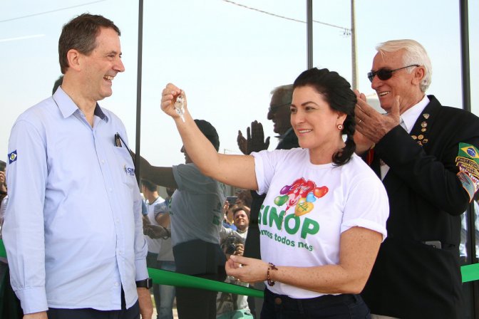 Prefeita entrega chaves do Hospital da Visão ao Lions Club