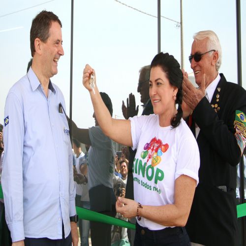 Prefeita entrega chaves do Hospital da Visão ao Lions Club